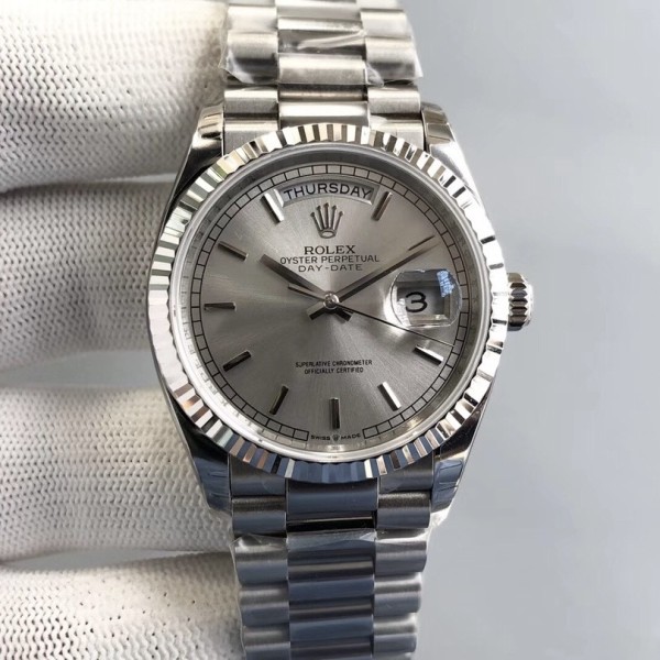 Sunday Calendar series men's and women's watches, silver dial, silver bezel, 36mm and 40mm sizes, silver President-style bracelet.